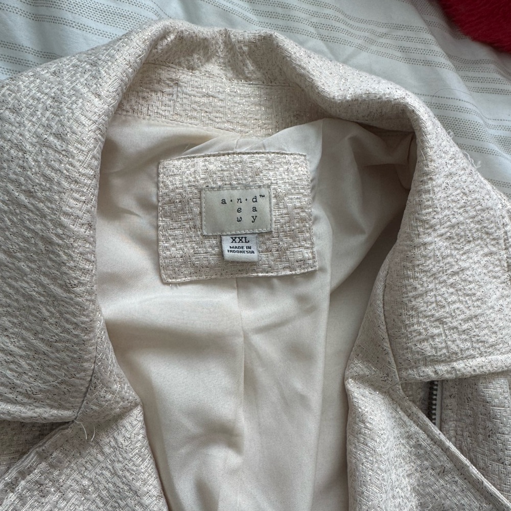 Ivory Jacket with Gold Sparkle Detail Size XXL - Picture 2 of 6